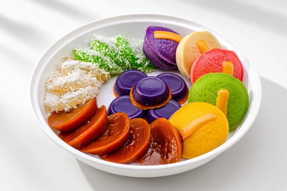A colourful spread of Filipino kakanin desserts